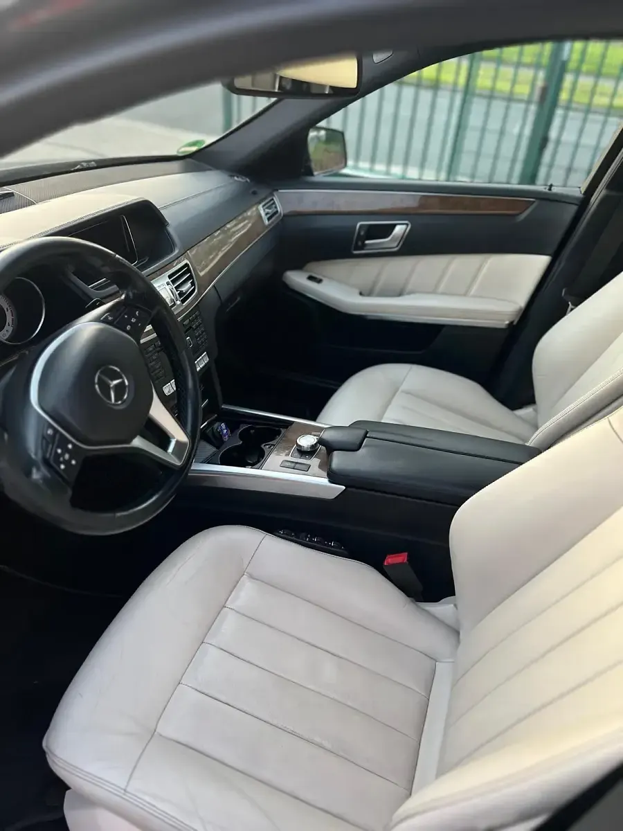 Gebraucht Mercedes E250 204 PS (150 kW) 2013 Schwarz Kombi