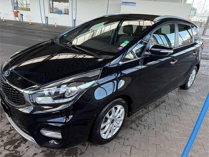 Schwarz Gebraucht 2016 Kia Carens Spirit Van / Kleinbus | 10.001 € (Fairer Preis) - Bild 1/4