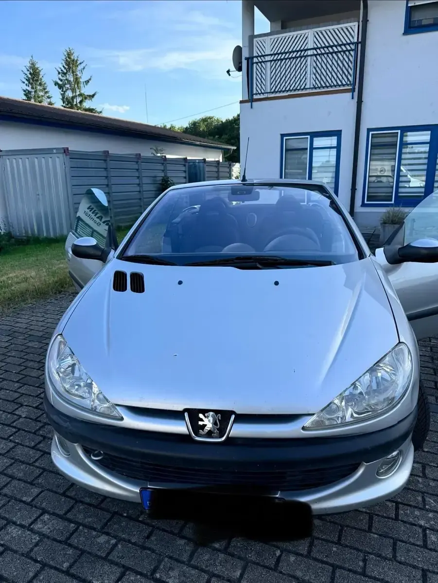Gebraucht Peugeot 206 CC 110 PS (80 kW) 2002 Silber Cabrio