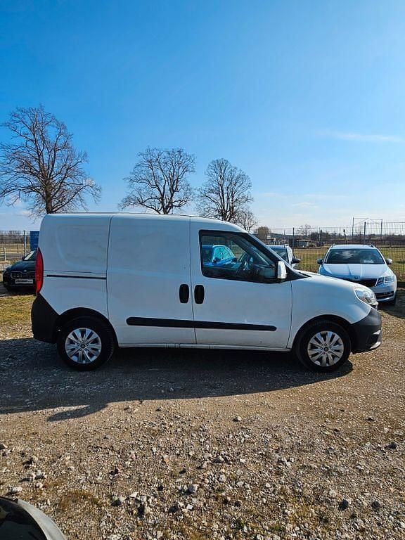 Gebraucht Fiat Doblò 90 PS (66 kW) 2016 Weiß Van / Kleinbus