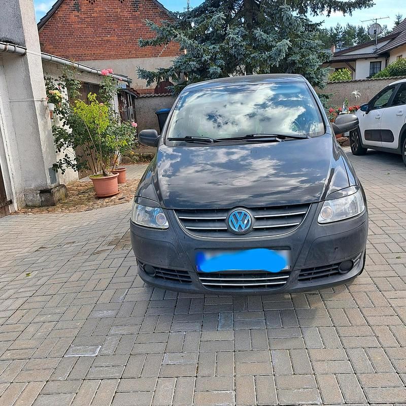 Grau Gebraucht 2010 VW Fox Sport Kleinwagen | 2.200 € (Etwas zu teuer) - Bild 1/4