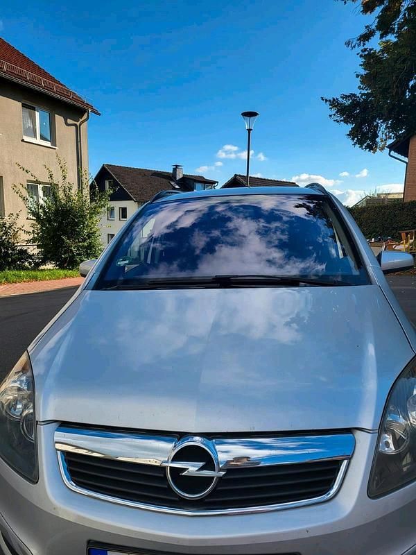 Silber Gebraucht 2007 Opel Zafira Van / Kleinbus | 6.500 € - Bild 1/4