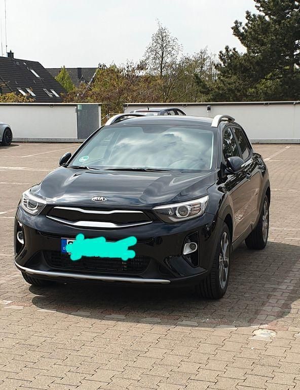 Schwarz Gebraucht 2021 Kia Stonic Vision SUV | 13.990 € (Superpreis) - Bild 1/4