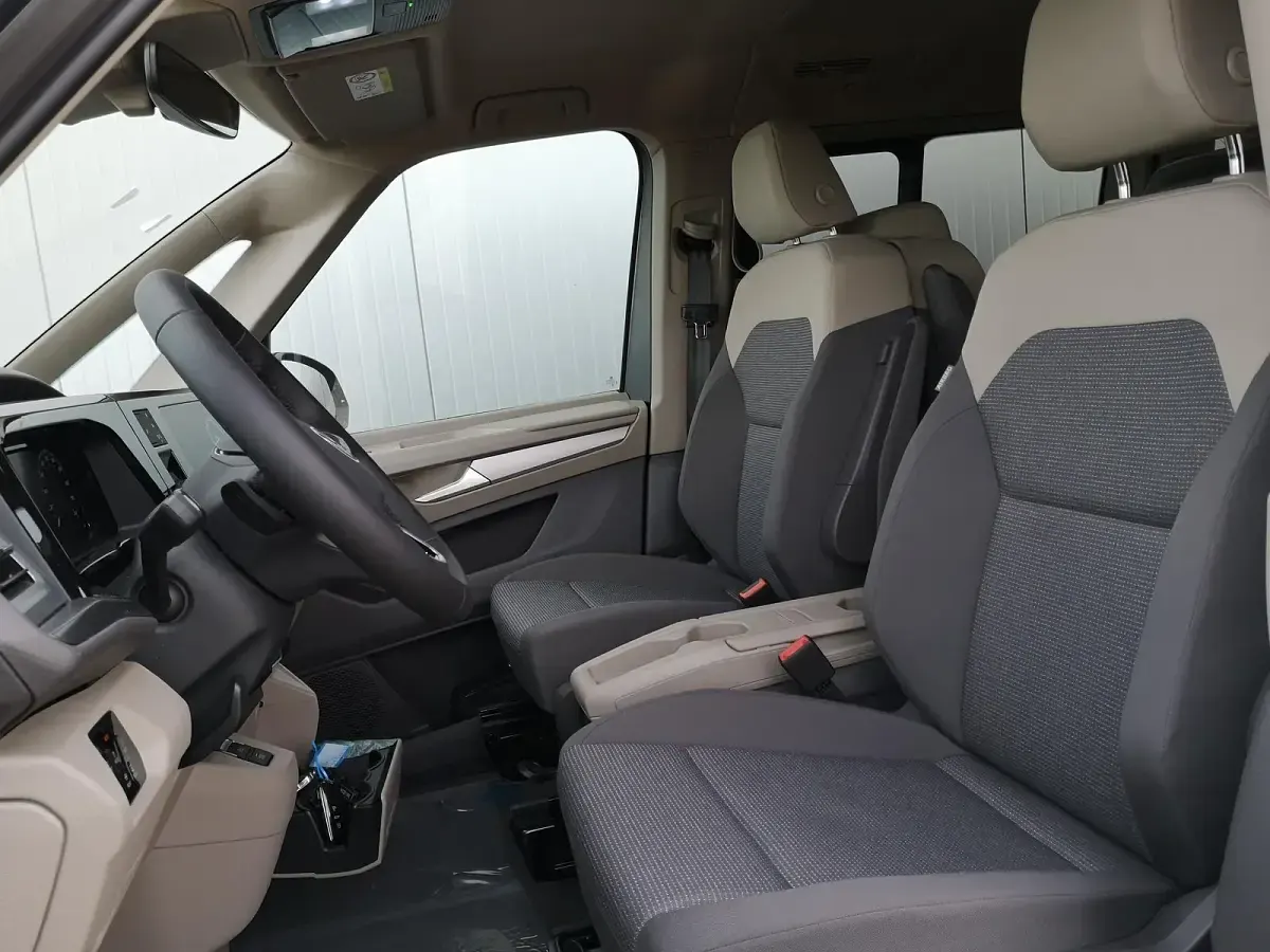 Neu VW Multivan Comfortline 2026 Candyweiß Van / Kleinbus