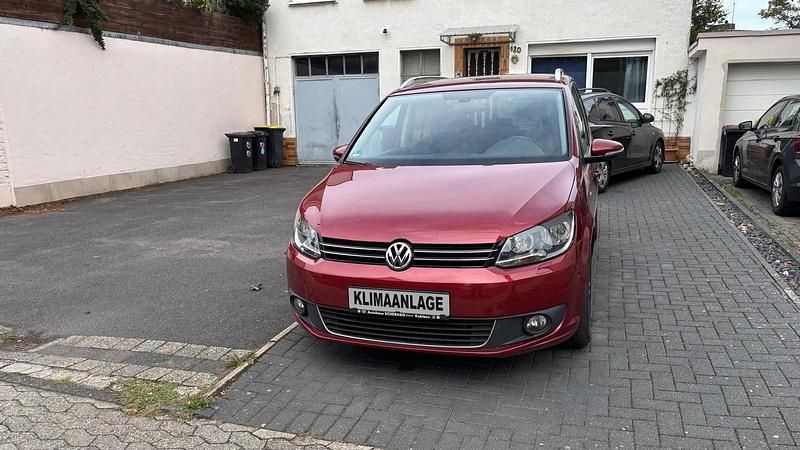 Gebraucht VW Touran Life 105 PS (77 kW) 2014 Rot Van / Kleinbus
