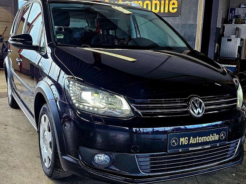 Gebraucht VW Touran Cross 140 PS (102 kW) 2013 Deep black perleffekt Van / Kleinbus