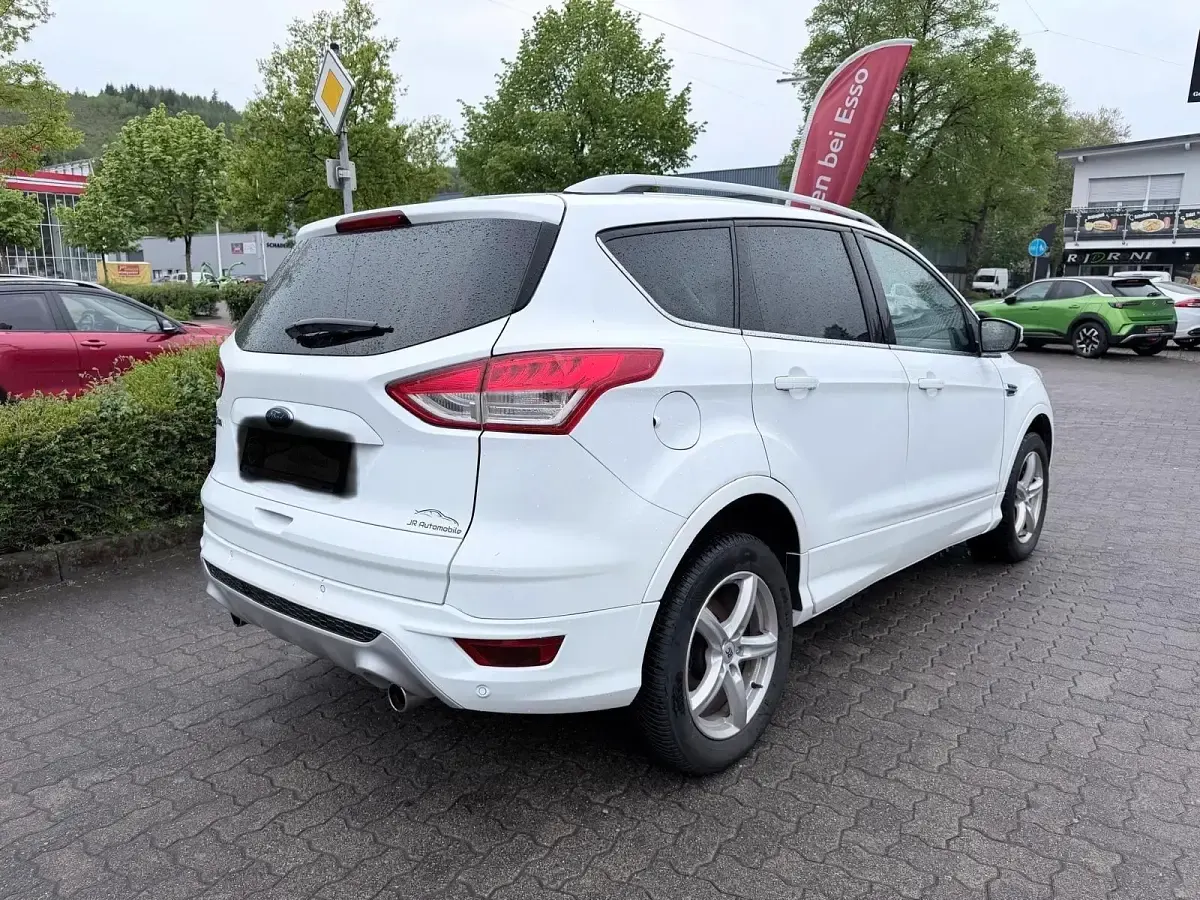 Używany Ford Kuga Individual 179 KM (131 kW) 2016 Biały SUV