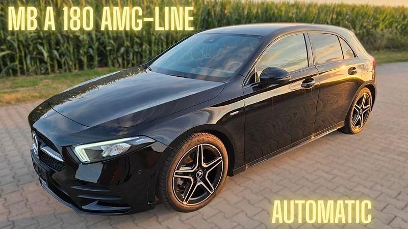 Schwarz Gebraucht 2021 Mercedes 180 AMG line Limousine | 25.680 € (Fairer Preis) - Bild 1/4