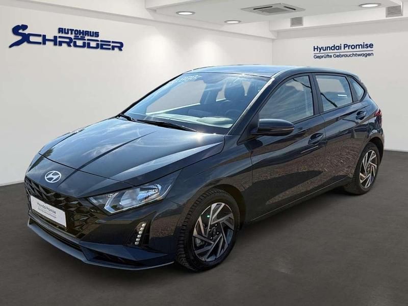 Grau Neu 2024 Hyundai i20 Trend Limousine | 24.500 € (Etwas zu teuer) - Bild 1/4