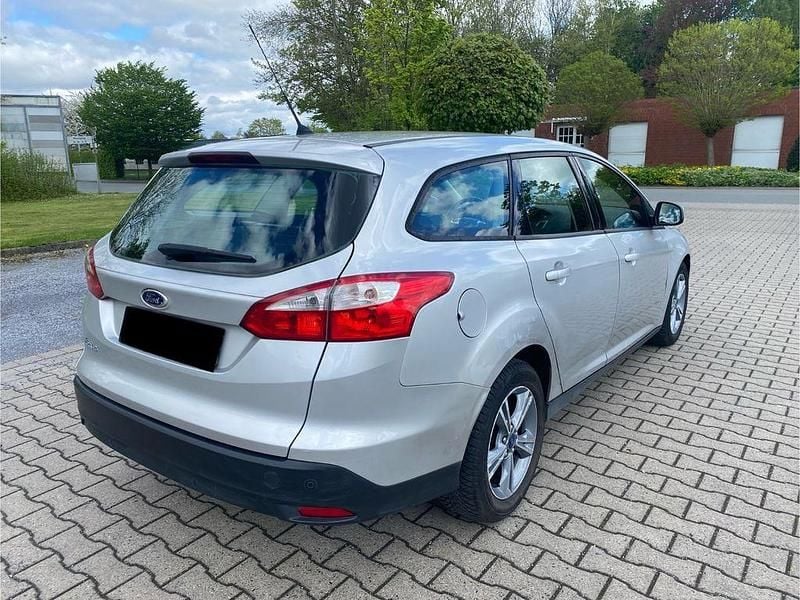 Używany Ford Focus SYNC Edition 116 KM (85 kW) 2014 Srebrny Sedan/Limuzyna
