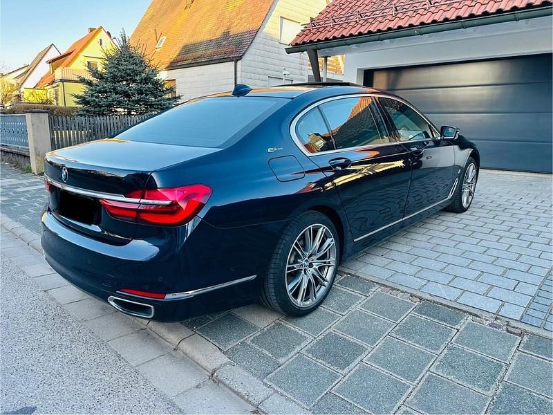 Gebraucht BMW 740 iPerformance 326 PS (239 kW) 2017 Blau Limousine