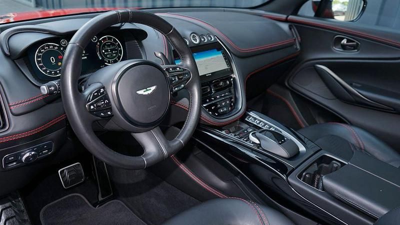 Gebraucht Aston Martin DBX 551 PS (405 kW) 2021 Rot metallic SUV