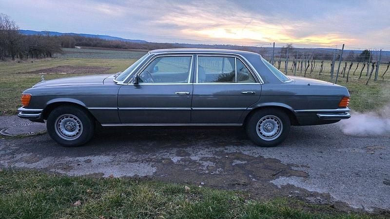 Braun Gebraucht 1978 Mercedes E280 Limousine | 7.800 € - Bild 1/4