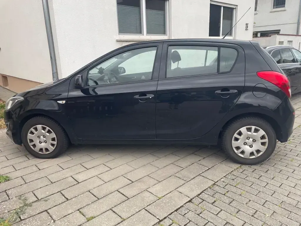 Gebraucht Hyundai i20 Classic 86 PS (63 kW) 2012 Schwarz Kleinwagen