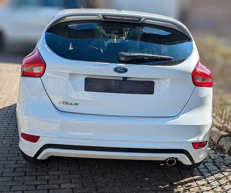 Gebraucht Ford Focus Titanium 150 PS (110 kW) 2016 Weiß Limousine