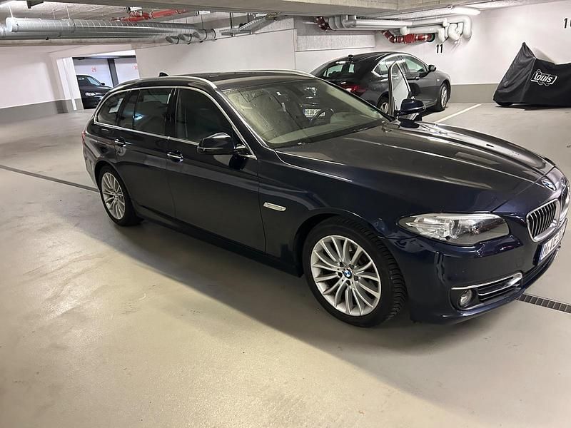 Blau Gebraucht 2013 BMW 520 Luxury Line Kombi | 13.150 € (Etwas zu teuer) - Bild 1/4