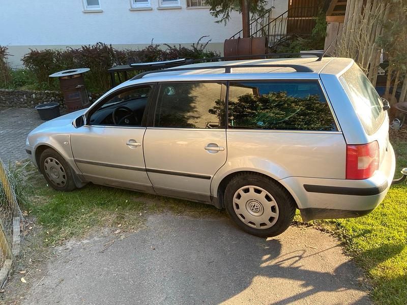Usata VW Passat 102 CV (75 kW) 2003 Argento Station wagon
