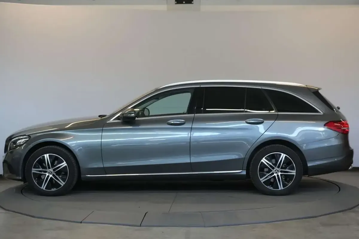 Gebraucht Mercedes C220 Avantgarde 194 PS (142 kW) 2020 Selenitgrau Kombi