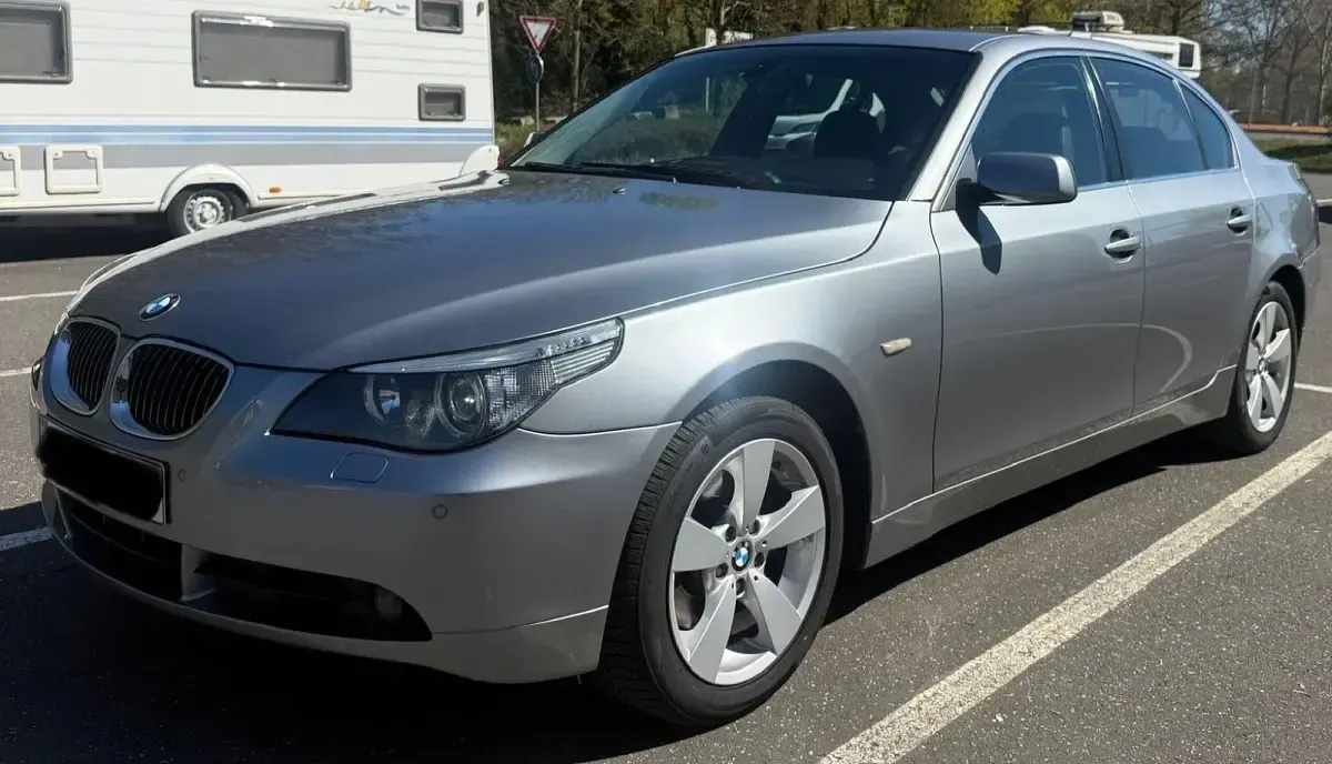 Usado BMW 530 231 CV (169 kW) 2006 Plateado Berlina