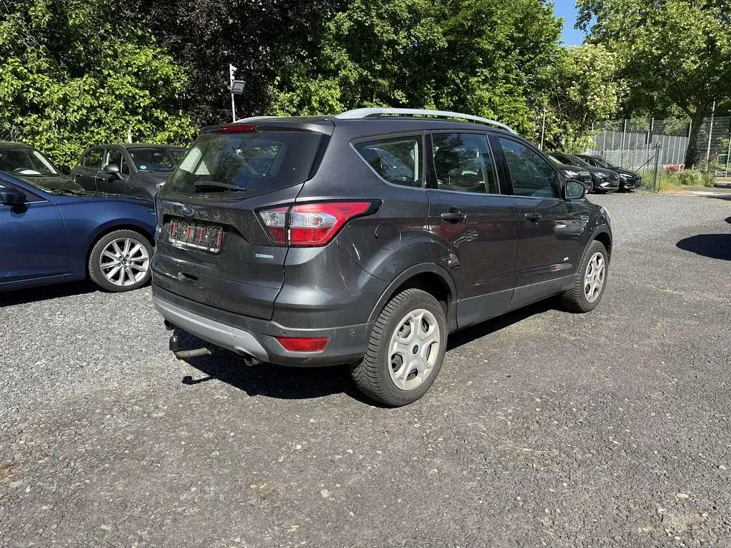 Używany Ford Kuga Trend 182 KM (133 kW) 2017 Szary SUV