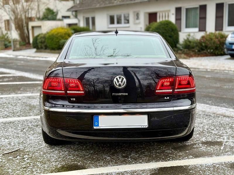 Second-hand VW Phaeton 239 CP (175 kW) 2013 Negru Berlinǎ