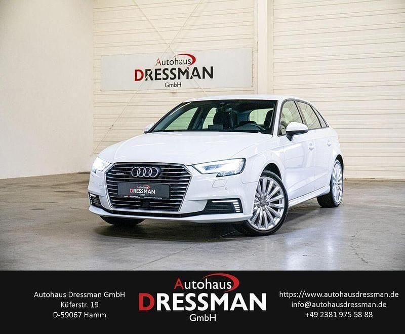 Gletscherweiß metallic Gebraucht 2018 Audi A3 e-tron Sport Kleinwagen | 18.860 € (Superpreis) - Bild 1/4