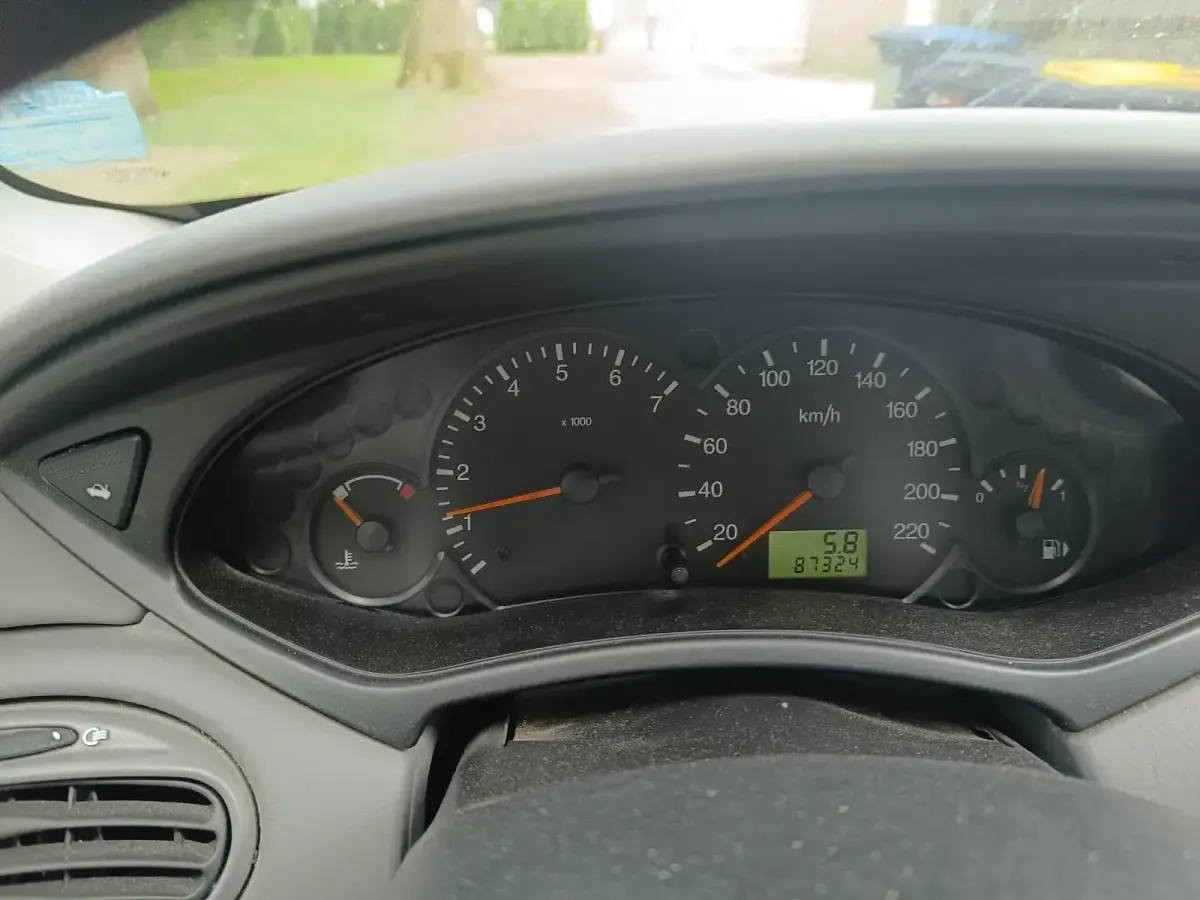 Gebraucht Ford Focus 75 PS (55 kW) 2002 Grau Kleinwagen