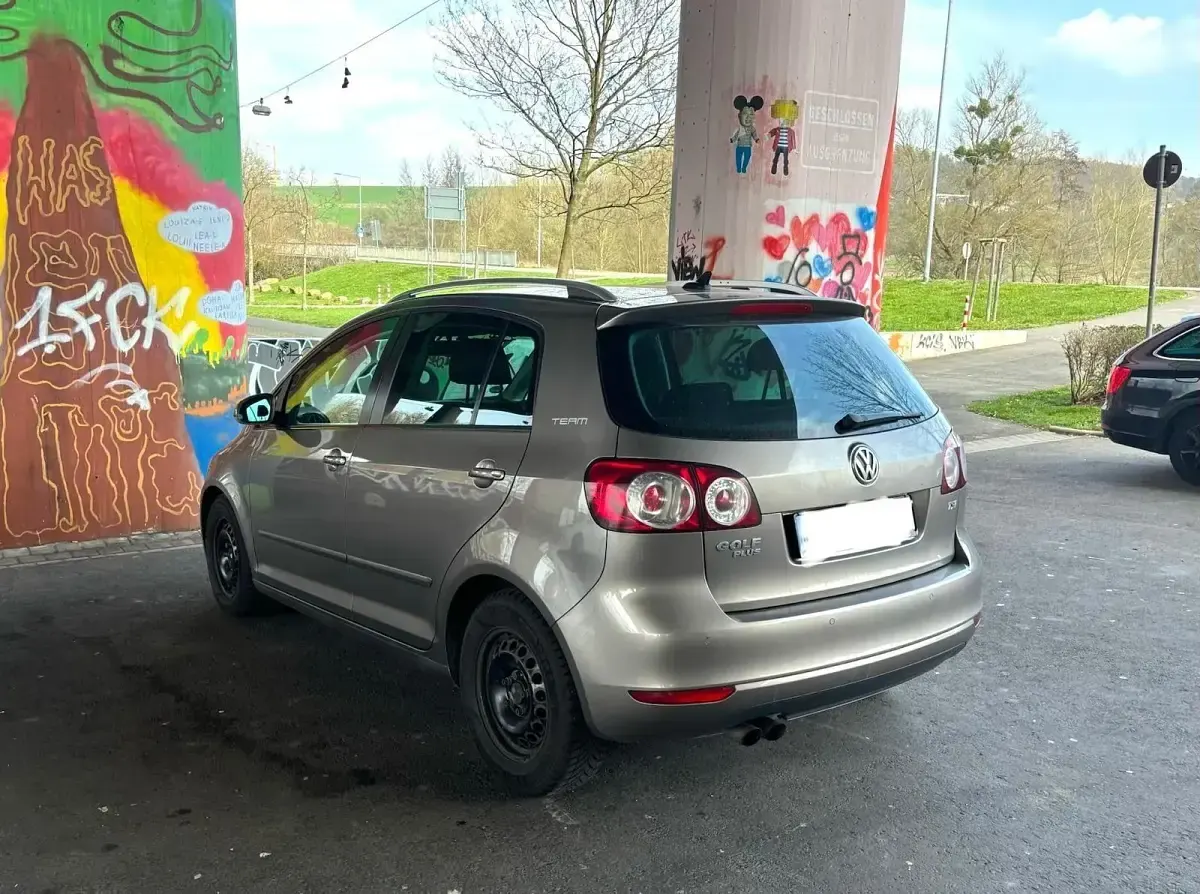 Gebraucht VW Golf Plus Cross Team 122 PS (89 kW) 2010 Braun Van / Kleinbus