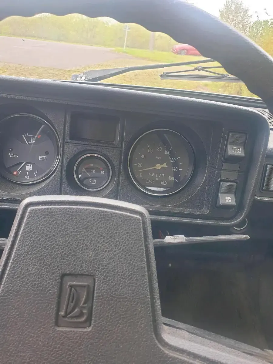 Second-hand Lada 2105 65 CP (47 kW) 1990 Albastru Berlinǎ