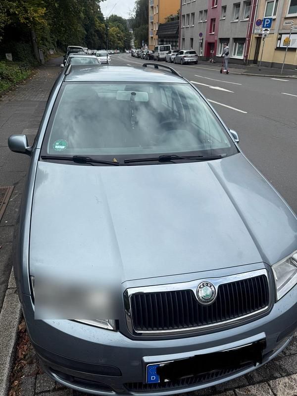 Grau Gebraucht 2005 Skoda Fabia Kombi | 1.100 € (Fairer Preis) - Bild 1/3