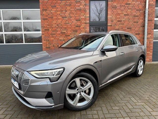 Grau Gebraucht 2020 Audi e-tron Sport SUV | 24.850 € (Superpreis) - Bild 1/4
