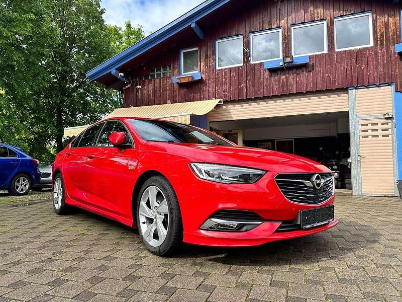 Gebraucht Opel Insignia Dynamic 209 PS (153 kW) 2017 Lava rot Kleinwagen