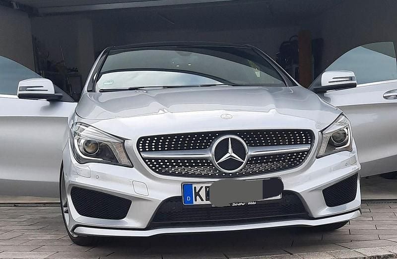 Silber Gebraucht 2015 Mercedes CLA180 Shooting Brake AMG line Kombi | 13.000 € - Bild 1/4
