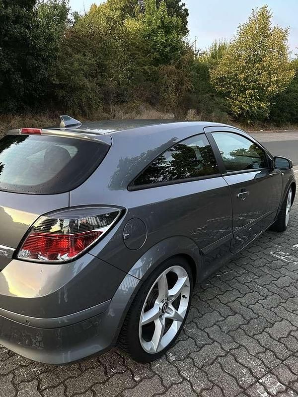 Gebraucht Opel Astra Sport 140 PS (102 kW) 2006 Grau Coupé