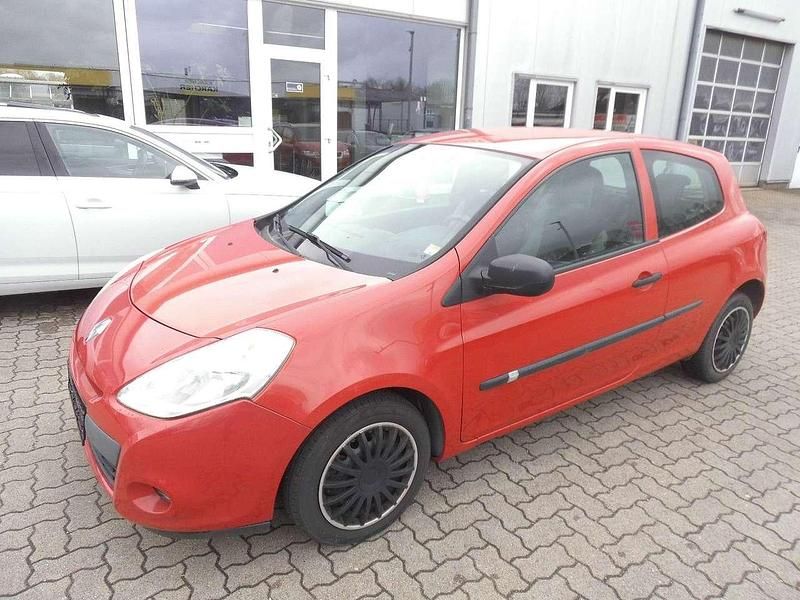 Second-hand Renault Clio III Expression 75 CP (55 kW) 2009 Roșu Hatchback