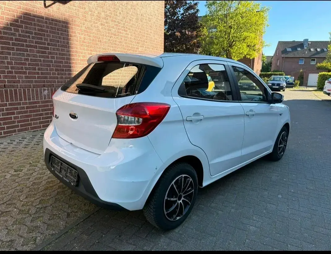Usata Ford Ka 85 CV (62 kW) 2017 Bianco Berlina
