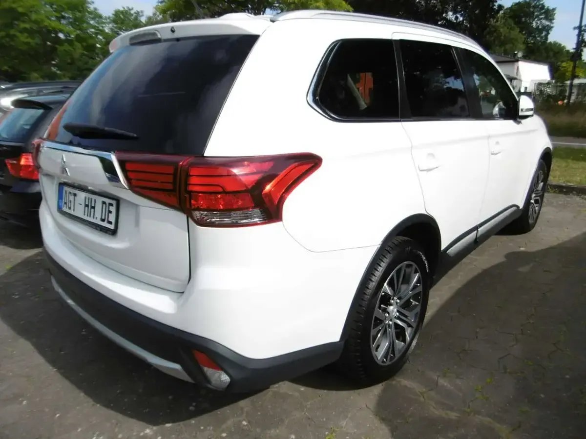 Gebraucht Mitsubishi Outlander Plus 150 PS (110 kW) 2015 Weiß SUV