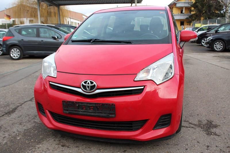 Rot Gebraucht 2012 Toyota Verso-S Cool Van / Kleinbus | 2.900 € - Bild 1/4