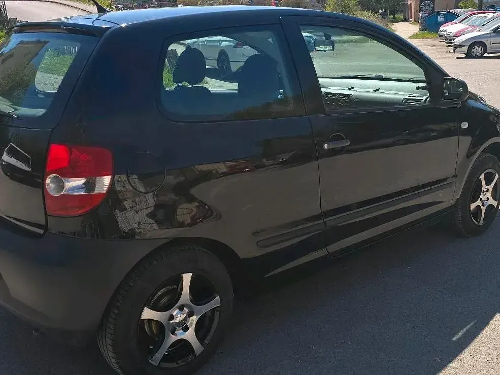 Gebraucht VW Fox 54 PS (39 kW) 2009 Schwarz Kleinwagen