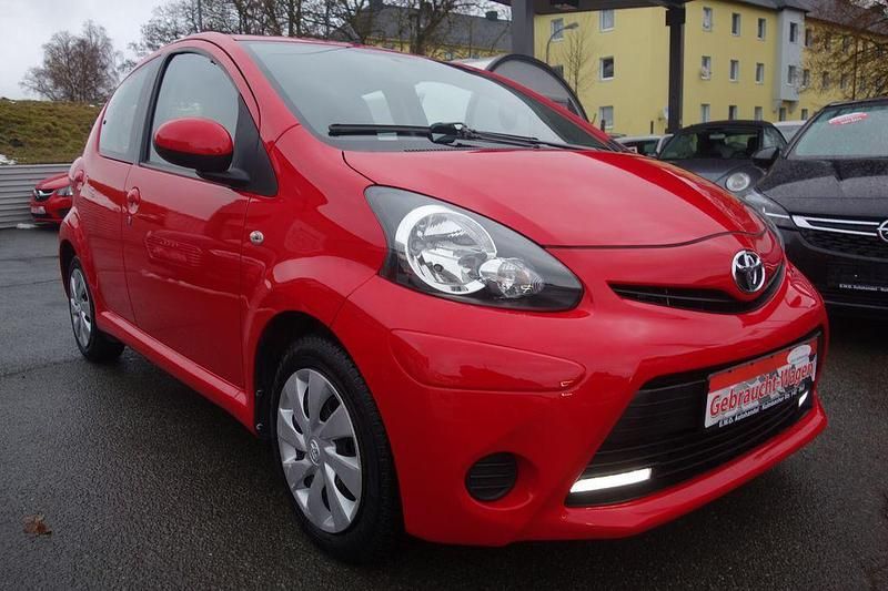 Gebraucht Toyota Aygo Cool 68 PS (50 kW) 2014 Rot Kleinwagen