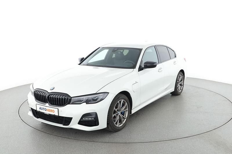 Weiß Gebraucht 2021 BMW 330 M Sport Limousine | 29.900 € (Guter Preis) - Bild 1/3