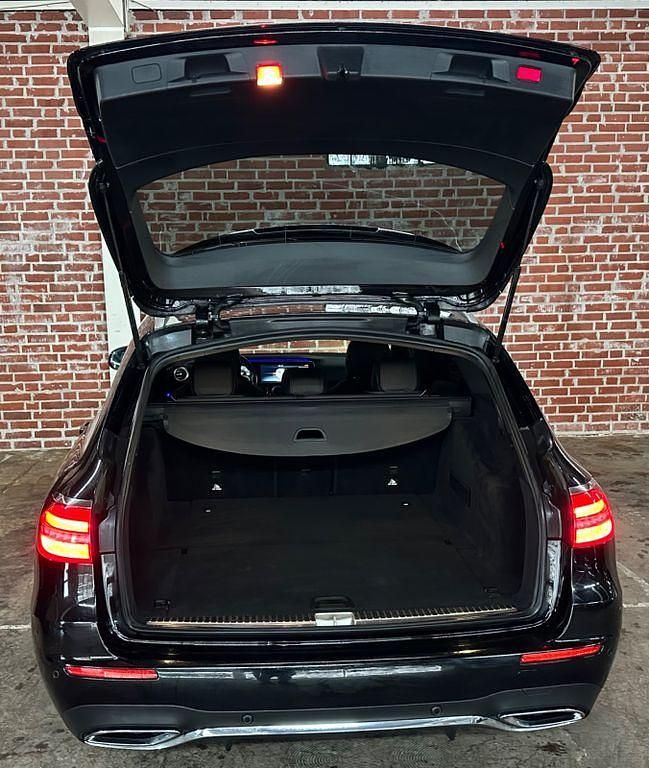 Gebraucht Mercedes E220 AMG 194 PS (142 kW) 2017 Schwarz Limousine