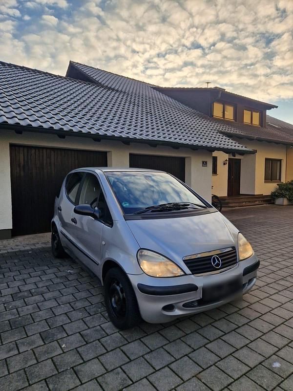 Grau Gebraucht 2001 Mercedes A140 Kleinwagen | 300 € - Bild 1/4