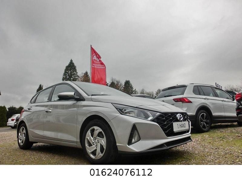 Gebraucht Hyundai i20 Select 101 PS (74 kW) 2021 Silber Kleinwagen