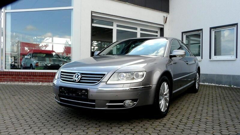 Grau Gebraucht 2010 VW Phaeton Individual Limousine | 11.990 € - Bild 1/4