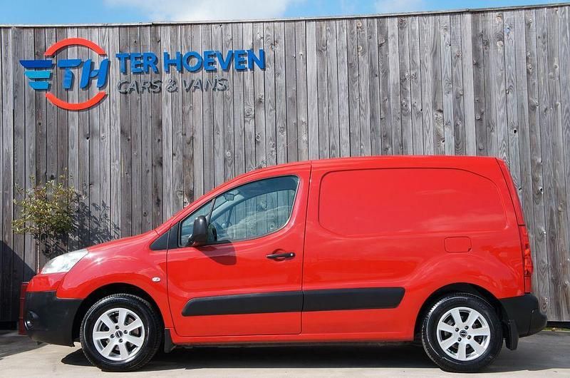 Rot Gebraucht 2011 Peugeot Partner Van / Kleinbus | 5.950 € (Etwas zu teuer) - Bild 1/4