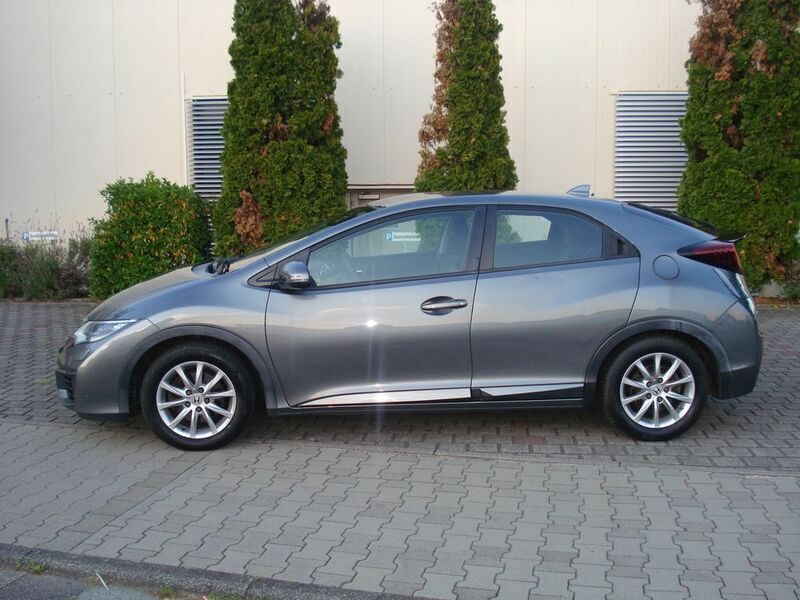 Grau Gebraucht 2015 Honda Civic Comfort Limousine | 5.900 € (Fairer Preis) - Bild 1/4