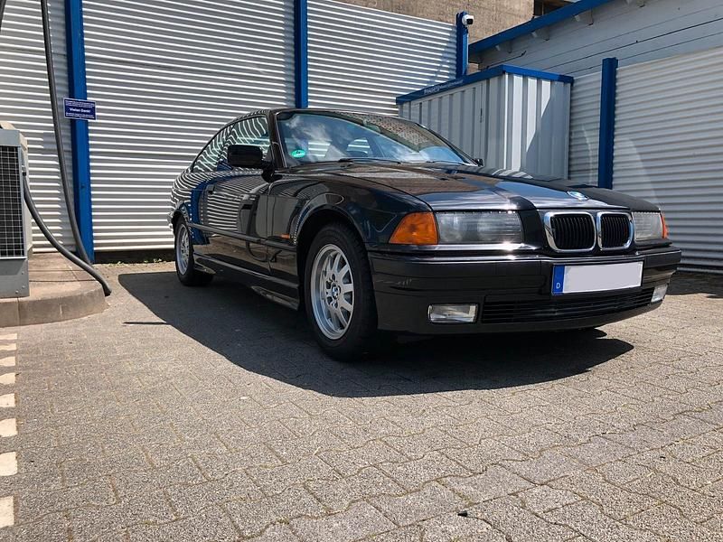 Schwarz Gebraucht 1996 BMW 316 M Sport Coupé | 4.000 € - Bild 1/4