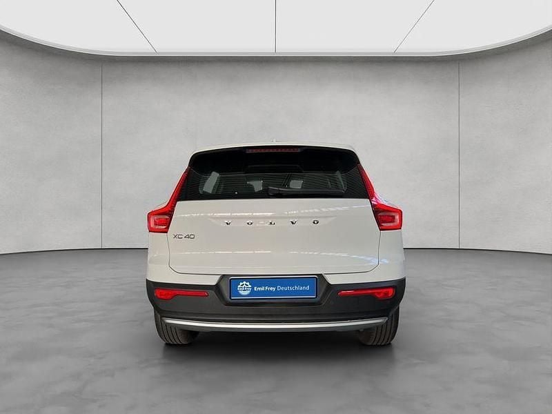 Gebraucht Volvo XC40 Momentum 163 PS (119 kW) 2021 Weiß SUV