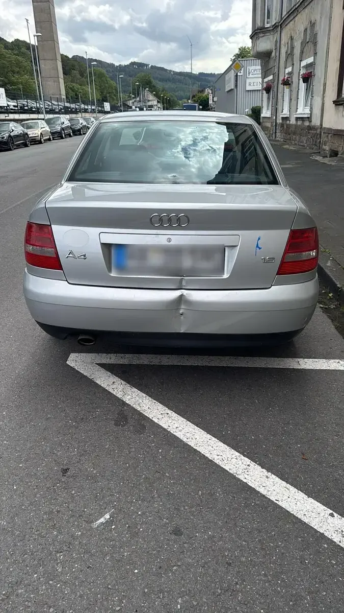 Gebraucht Audi A4 101 PS (74 kW) 2000 Silber Limousine